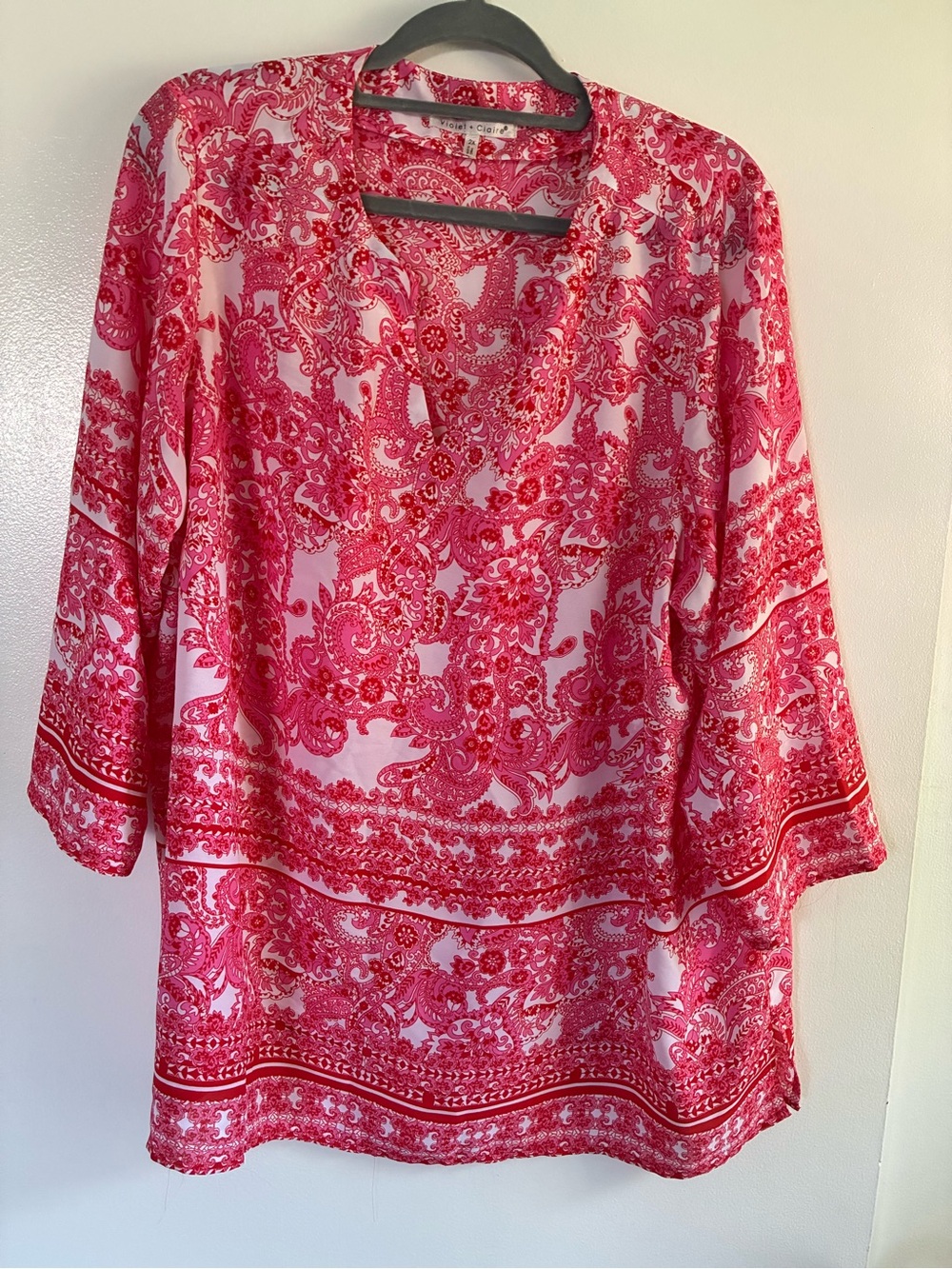 Violet & Claire Pink Paisley V-Neck Women's Tunic